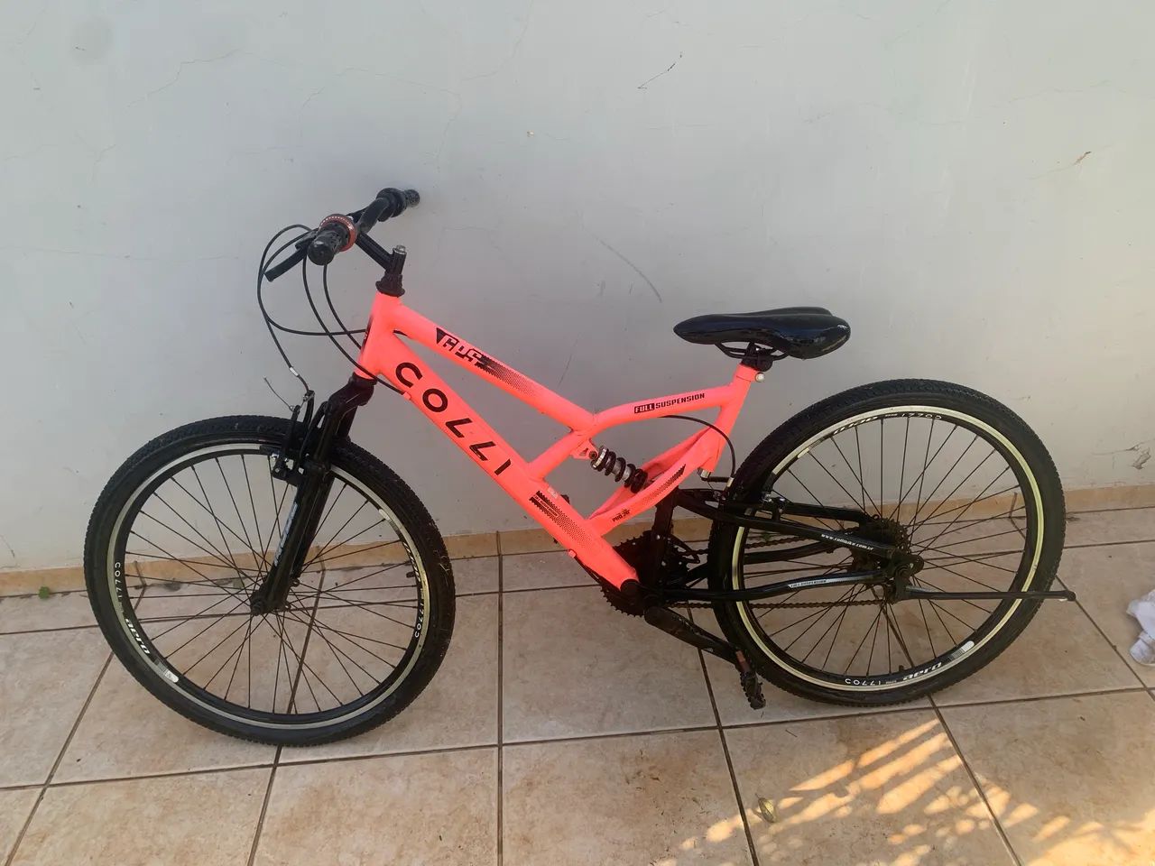 Bicicleta de mola aro 26 cor laranja marca colli