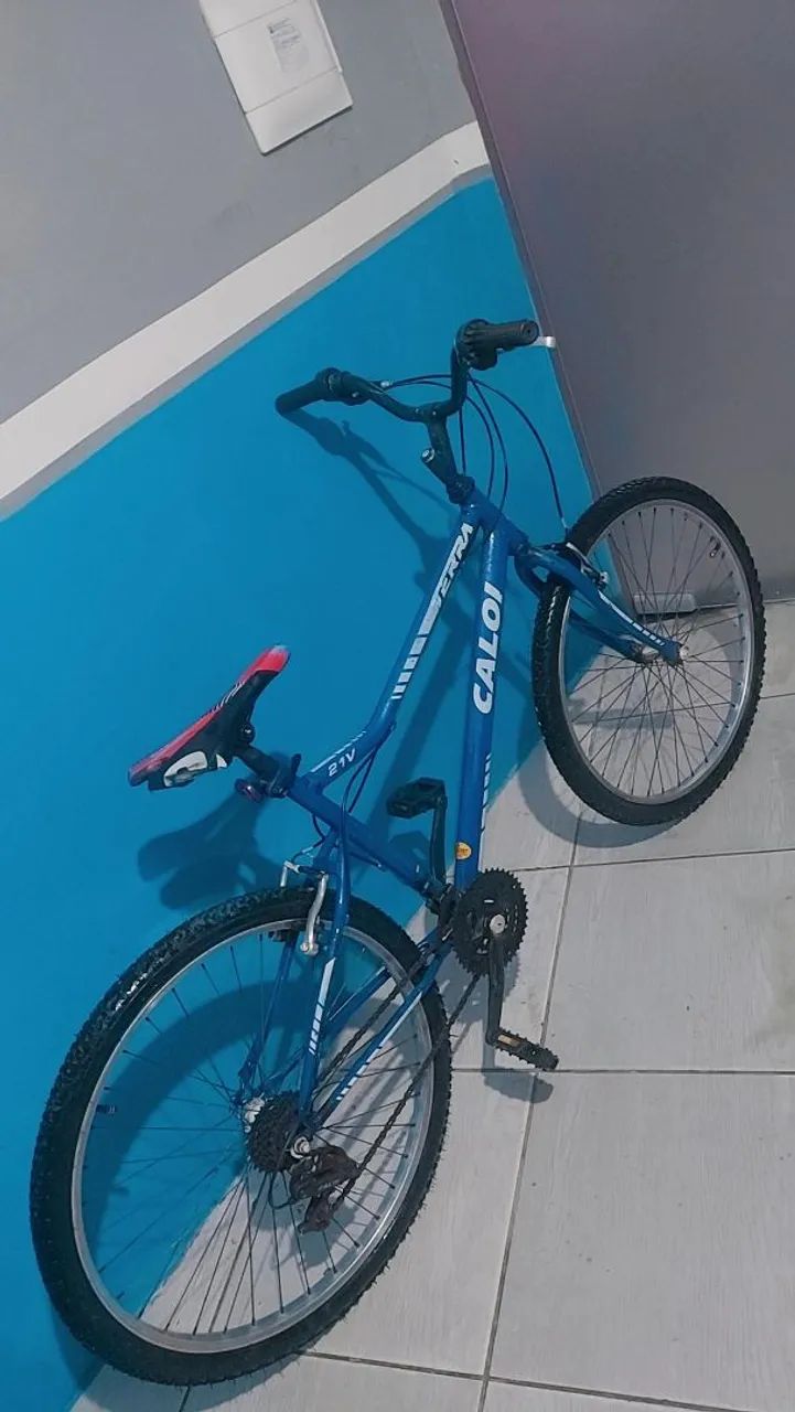 Vendo bicicleta caloi aro 26 de marcha - Foto 2