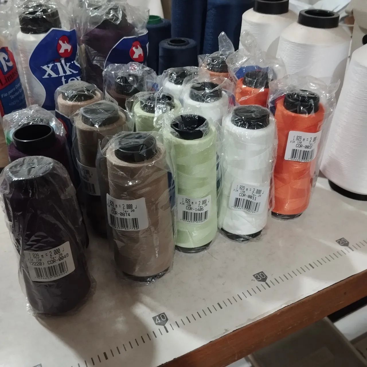 Vendo linhas de costura para máquina reta e overloque  - Foto 2