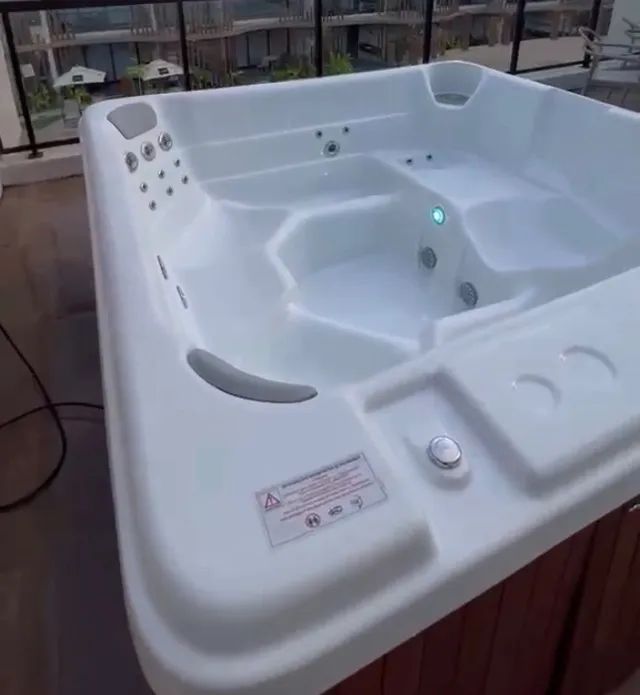 Jacuzzi/Spa branco  - Foto 2