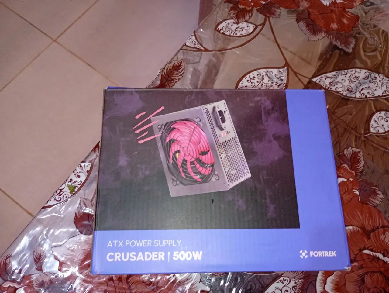 Fonte de computador de 500W ainda na embalagem