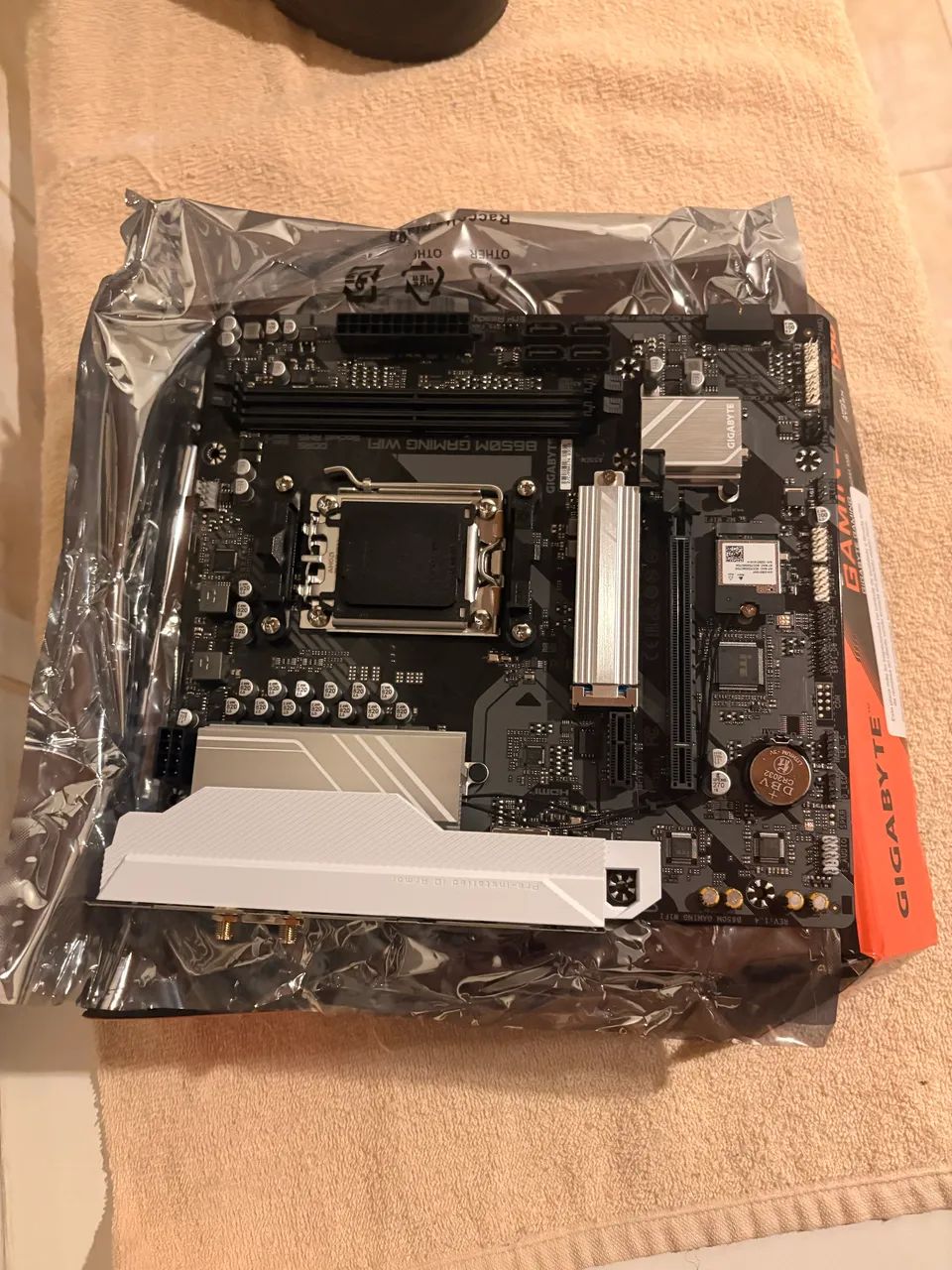 Placa mãe Gigabyte B650 Gaming Wifi Amd Am5 - Foto 3