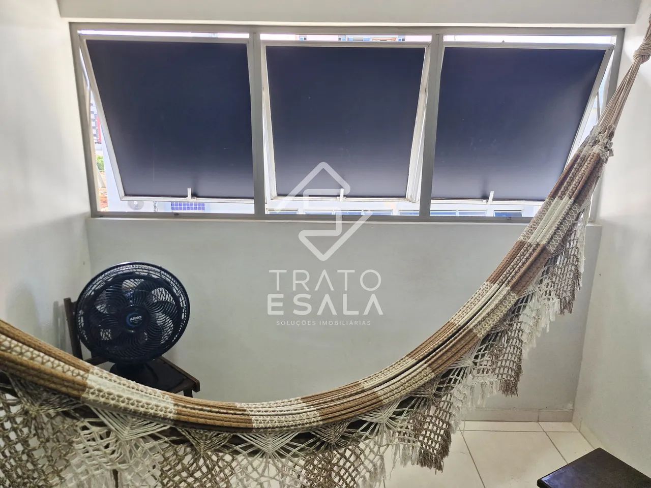 Três quartos, mobiliado, em rua tranquila e próximo à orla - Foto 3