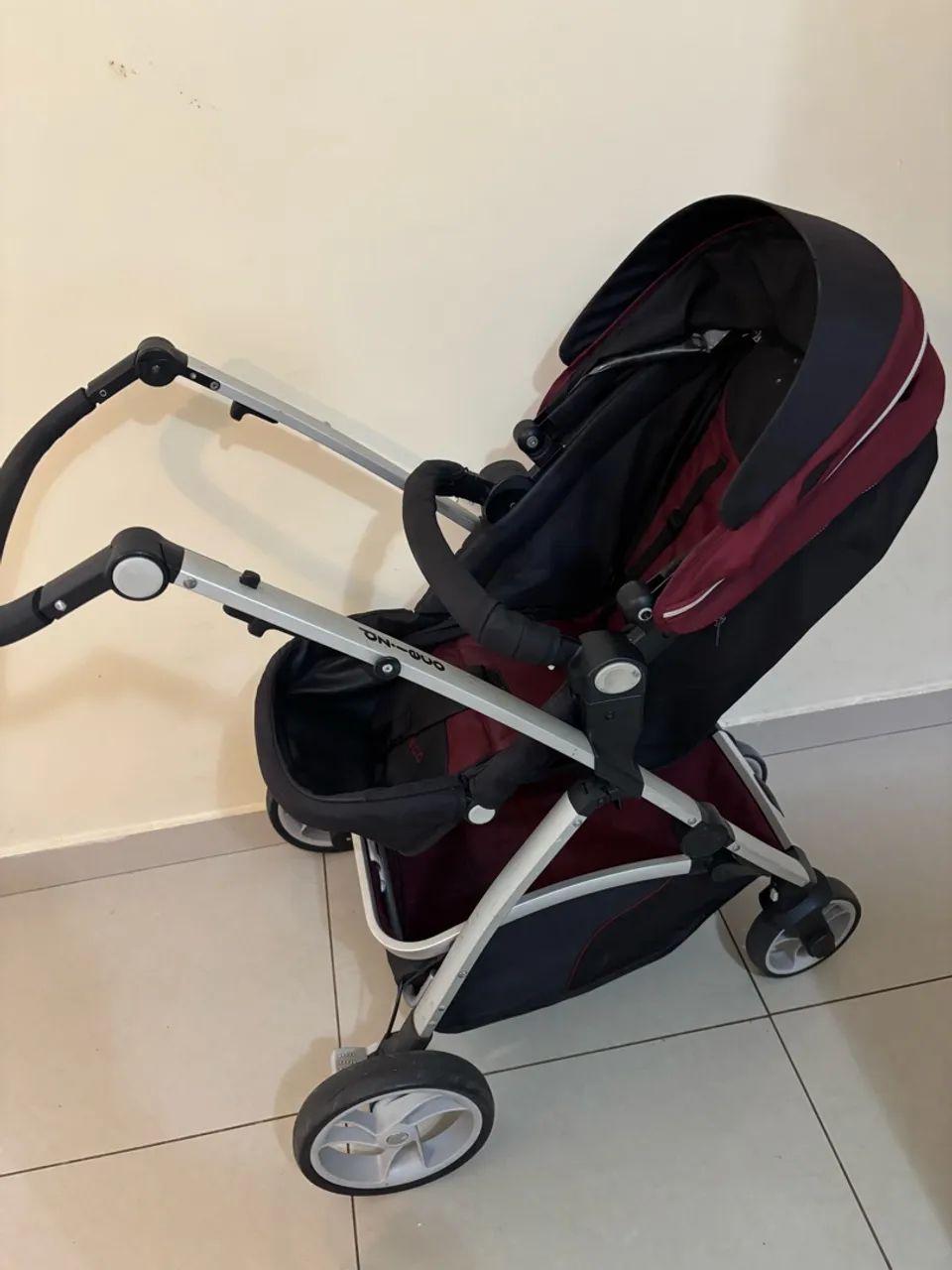 Carrinho e bebê conforto de bebê