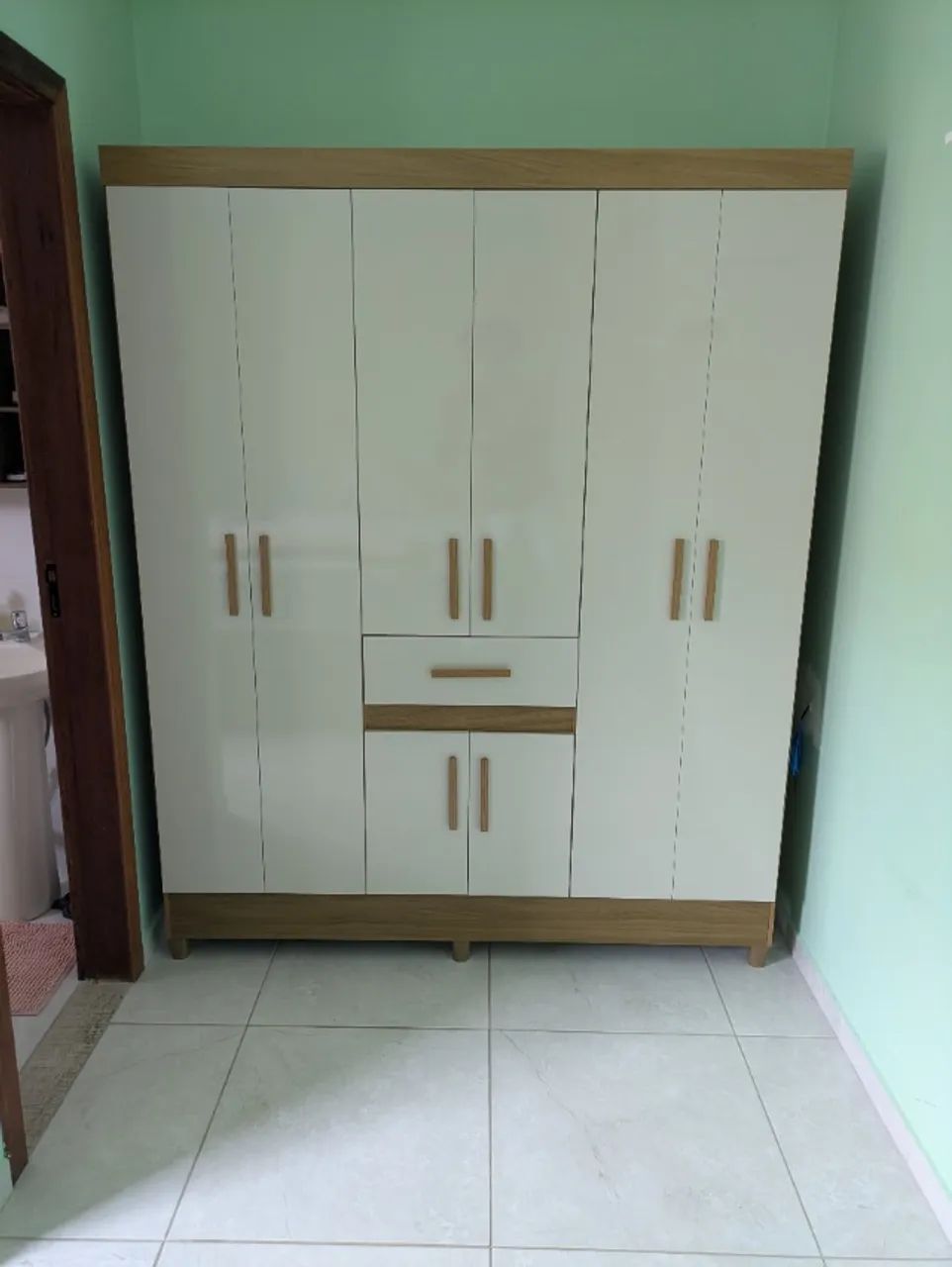 Alugo quarto suíte mobiliado para mulheres, com garagem em casa completa - Foto 3