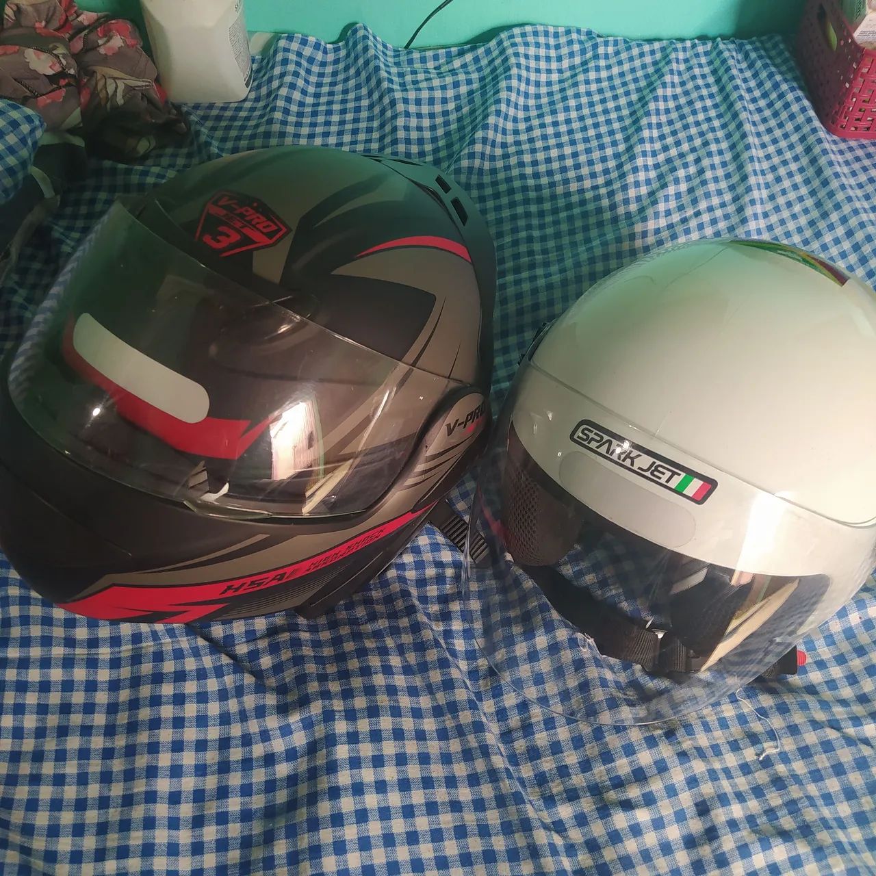 Vendo capacetes semi-novos 