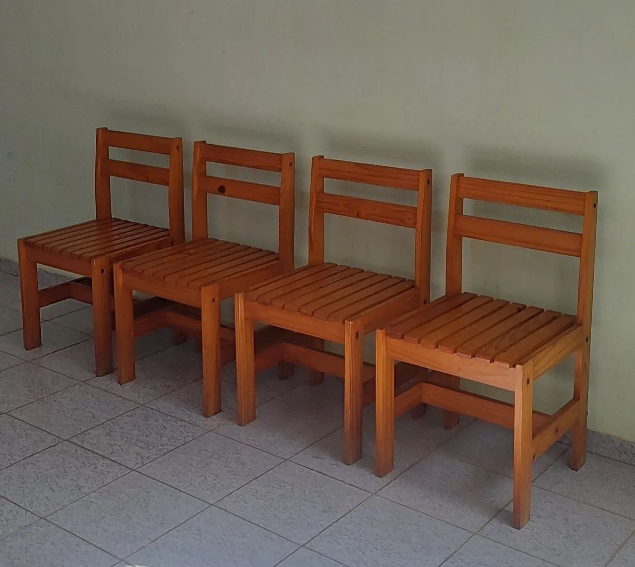 Conjunto de Mesa com 4 Cadeiras - Madeira Maciça  - Foto 5