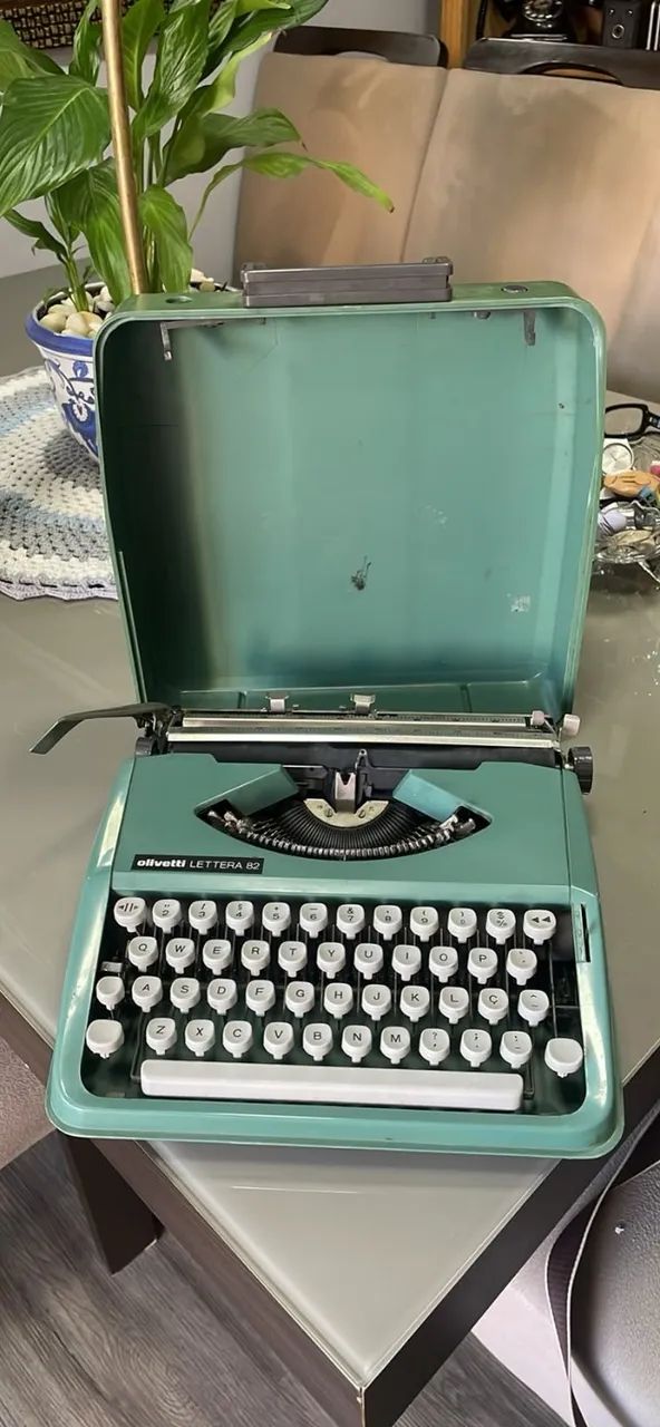 Máquina de Escrever Olivetti Lettera 82 Vintage - Foto 2