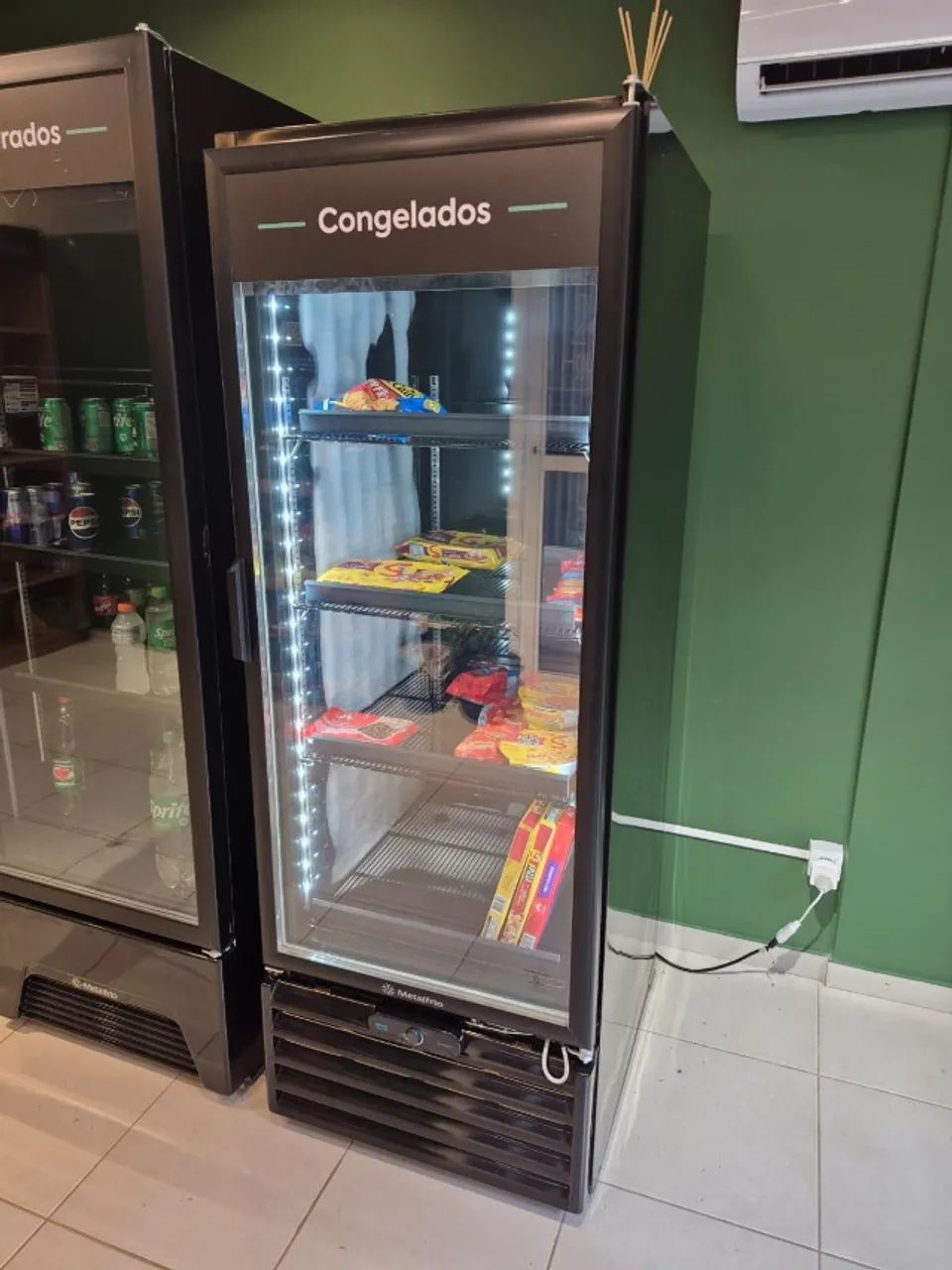 5Cテラスザーク FREEZER VERTICAL EXPOSITOR METALFRIO 110v - Geladeiras e Freezers