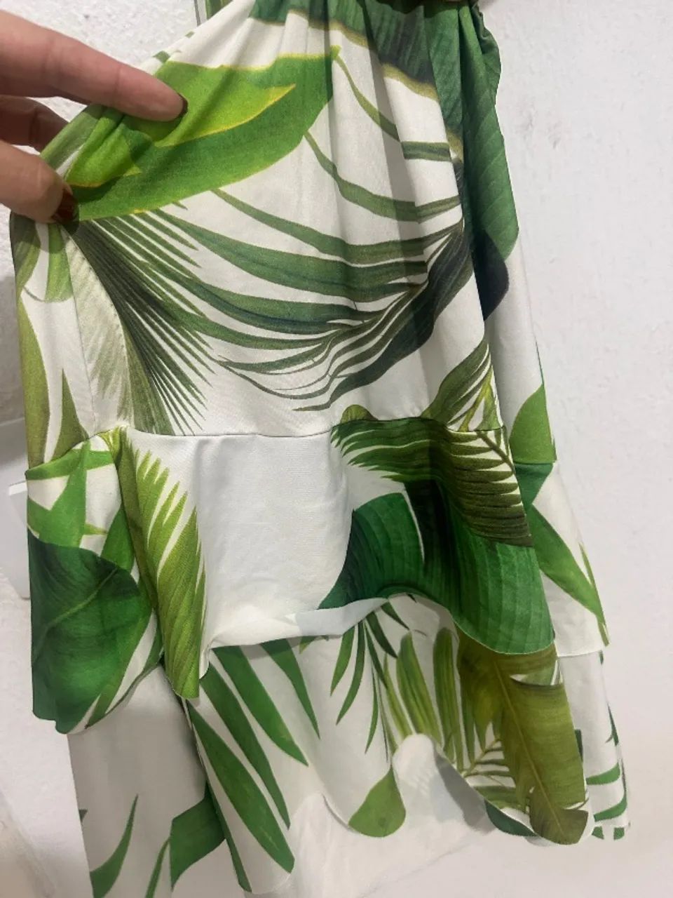 Vestido floral com decote e detalhe na cintura  - Foto 2