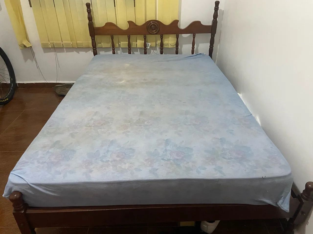 Cama de casal com colchão 