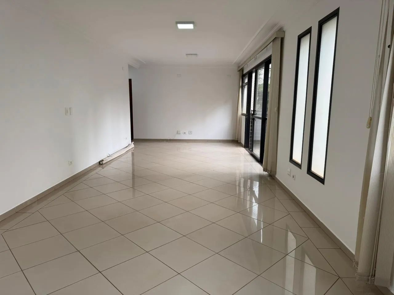 Apartamento duplex para locação no Edifício Manhattan com 4 dormitórios e 190 m² no Centro - Foto 3