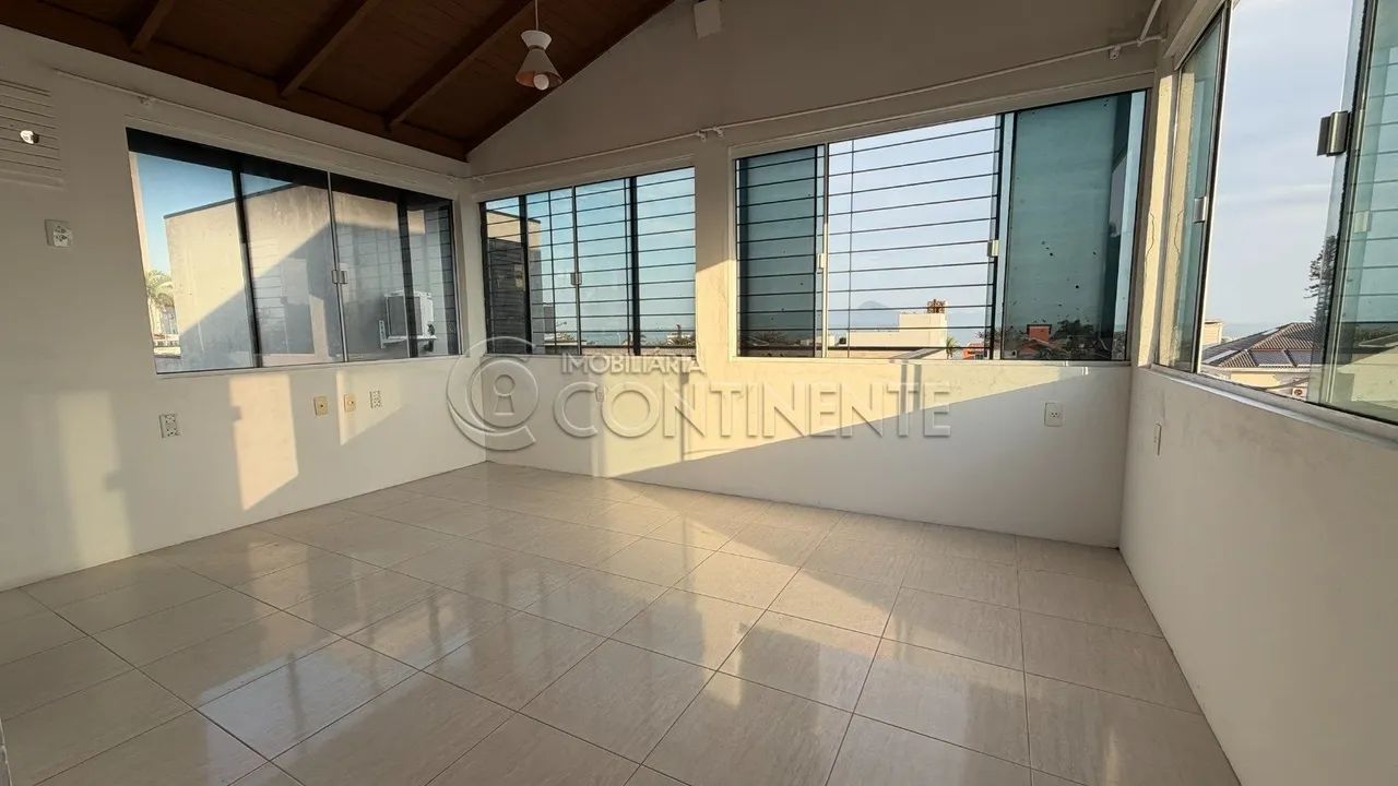 CASA A VENDA EM ITAGUAÇU - FLORIANÓPOLIS - AREA CONSTRUIDA DE 248M² -TERRENO COM 331 M² - Foto 4