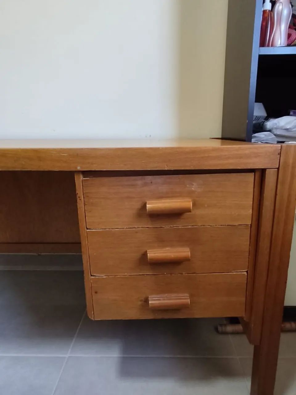 Vendo mesa de madeira para escritório  - Foto 3
