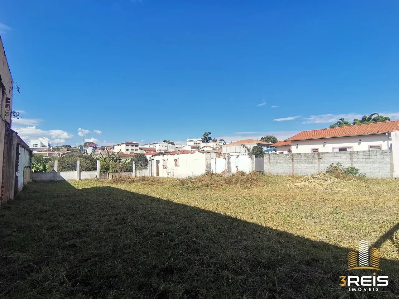 TERRENO NO CENTRO - RUA MARECHAL FLORIANO EM SOCORRO/SP