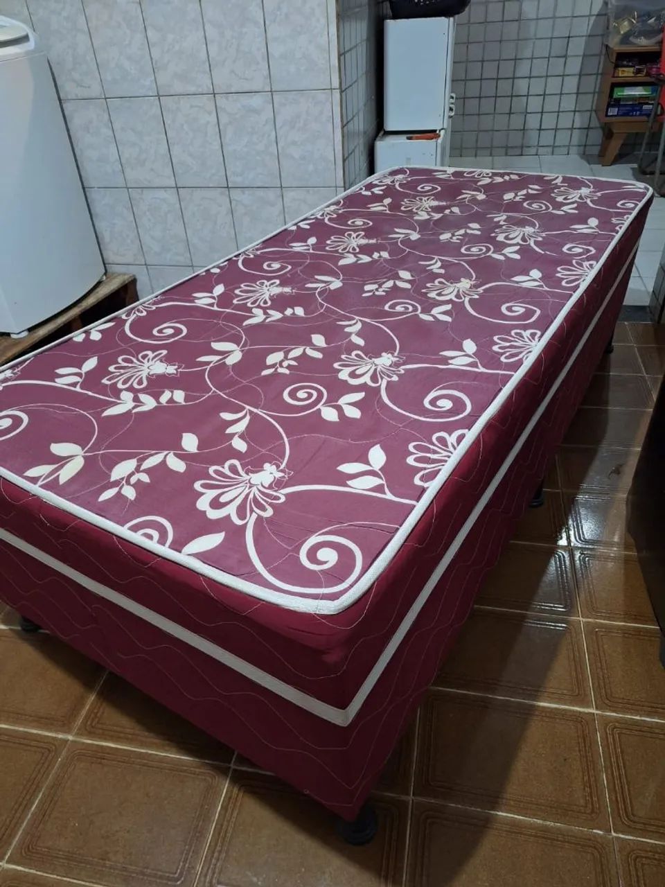 Cama de solteiro conservada sem marcas de uso65704323798913122