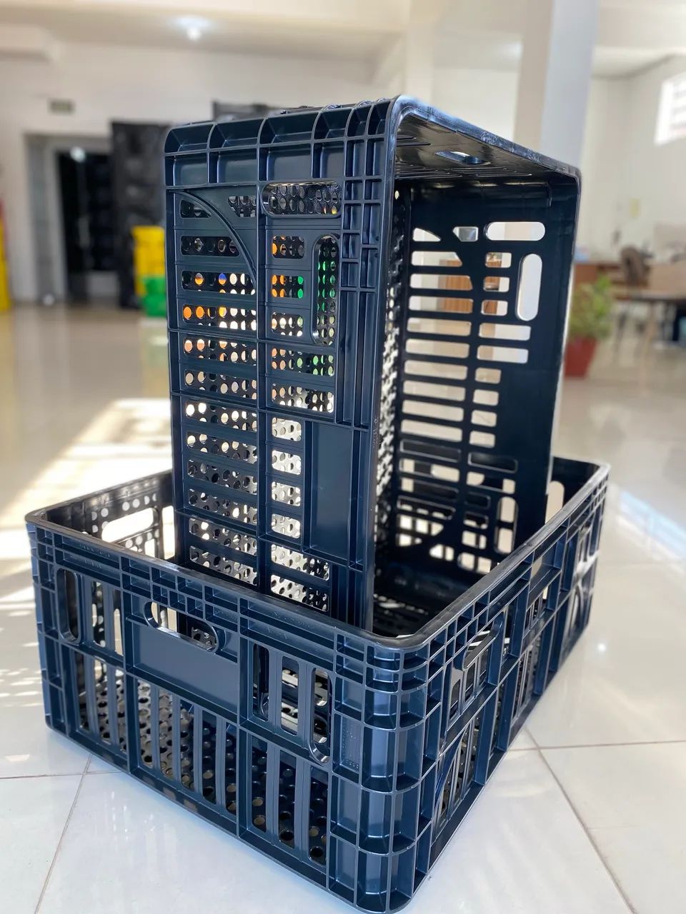 Caixa 115 litros vazada prata super reforçada R$73,00  - Foto 3