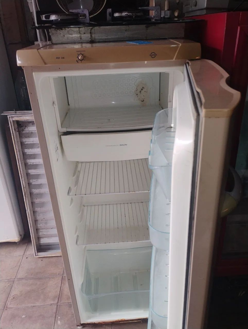 Vende se uma geladeira eletrolux - Foto 2