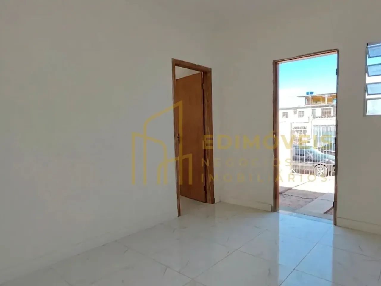 Jardim Marilândia: Casa 2 quartos com sala iluminada e cozinha funcional - Foto 2