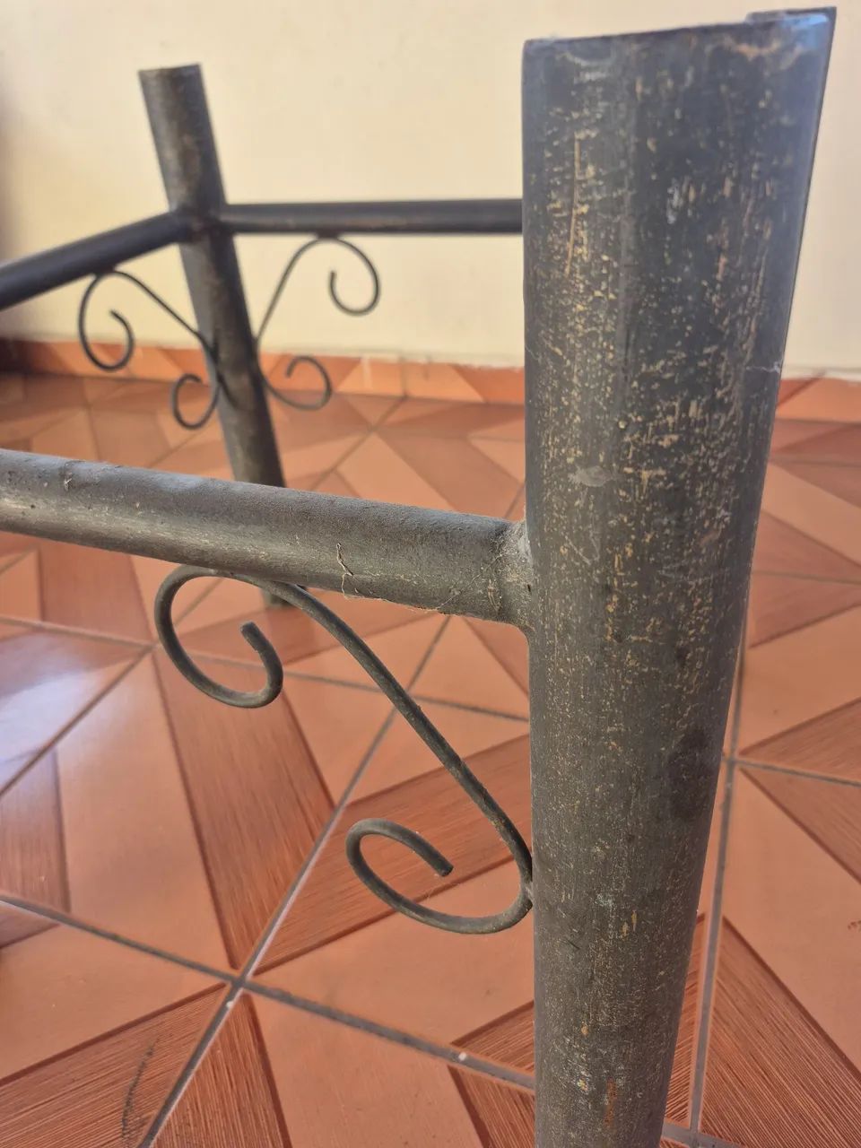 Suporte de mesa em ferro  - Foto 2