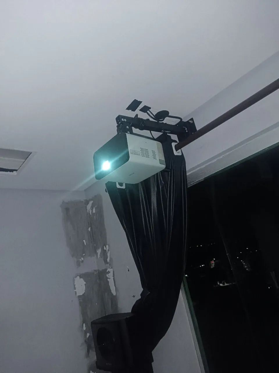 Projetor Epson laser ef21  - Foto 4