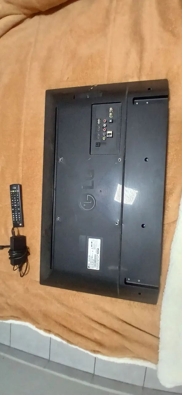 Tv LG 32 polegadas usada sem imagem só sai o som. Em bom estado - Foto 2