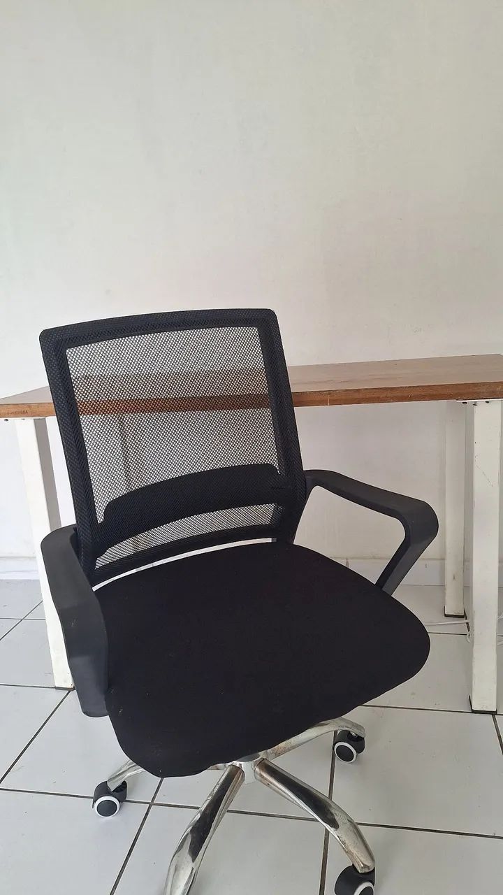 Mesa de trabalho e cadeira  - Foto 5