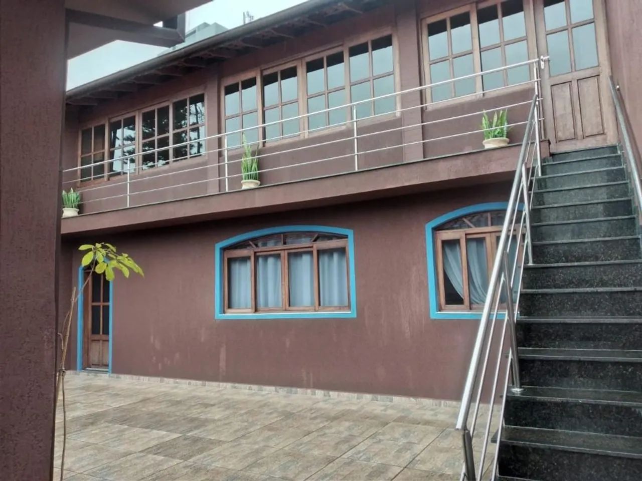 CASA GRANDE , COM EDICULA.