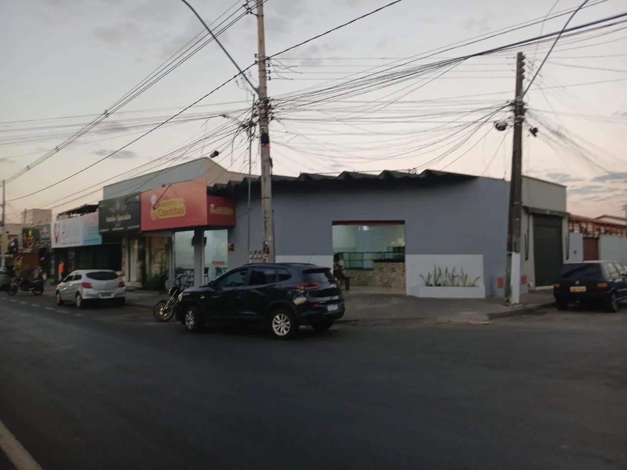 Salas Comerciais e uma Casa rendendo R$ 11.000,00