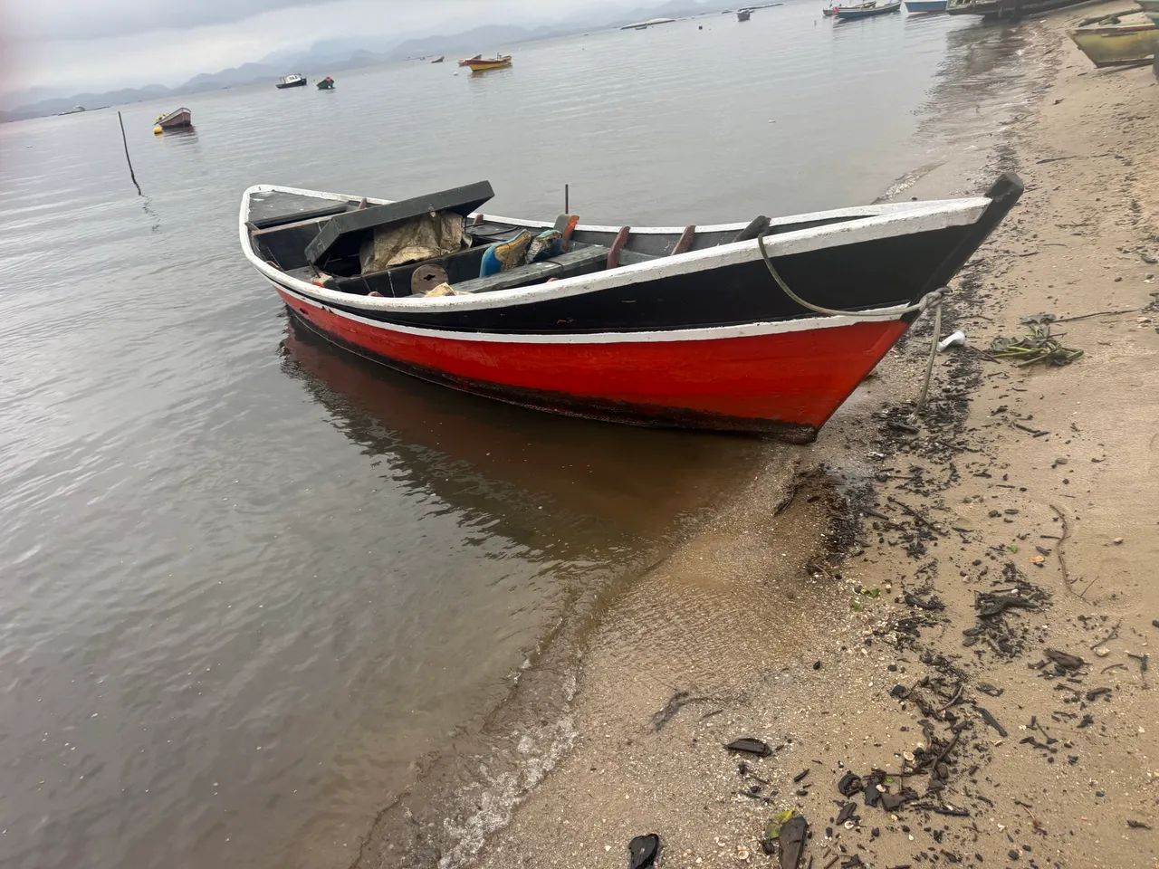 Barco com motor de centro // M85