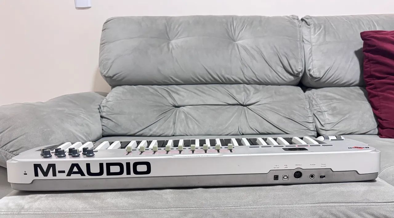 Teclado Controlador MIDI/USB da M-Audio, Oxygen 49 (Silver