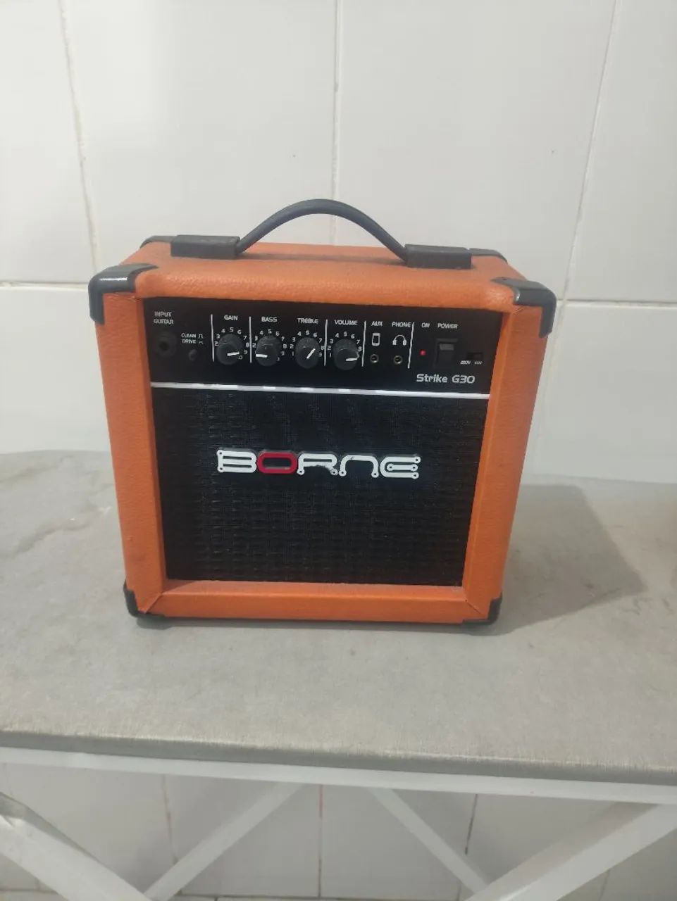 Amplificador de guitarra Borne