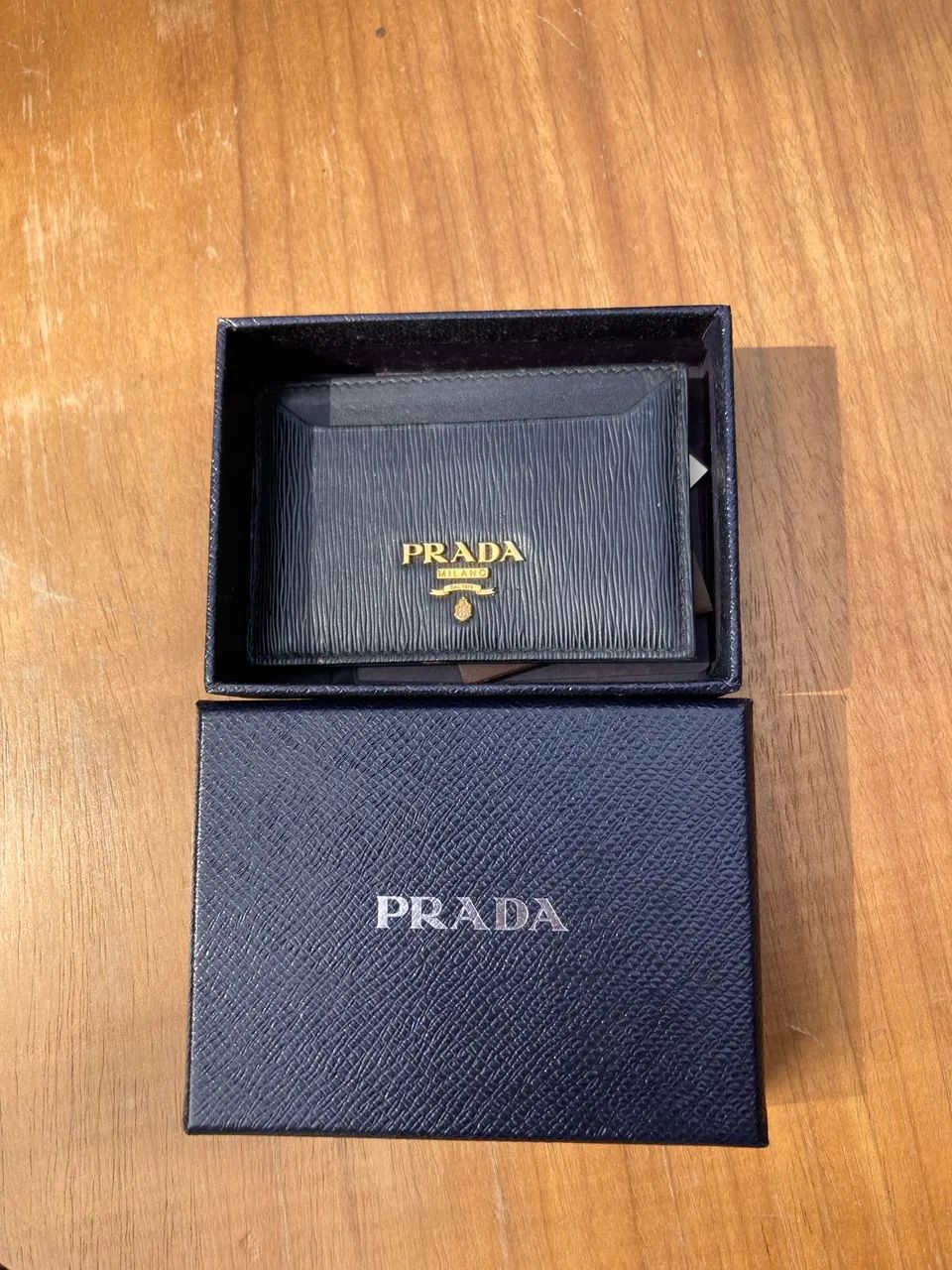 PRADA MILANO - Porta-Cartões em Couro Preto - Foto 2