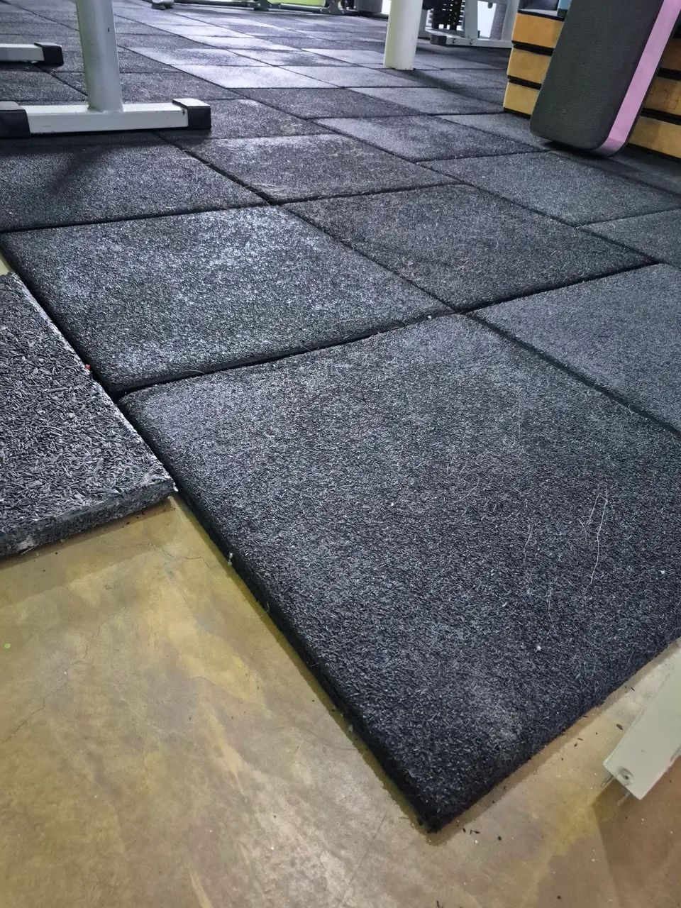 Placa de piso emborrachado 50x50 com 25mm de altura - Foto 3