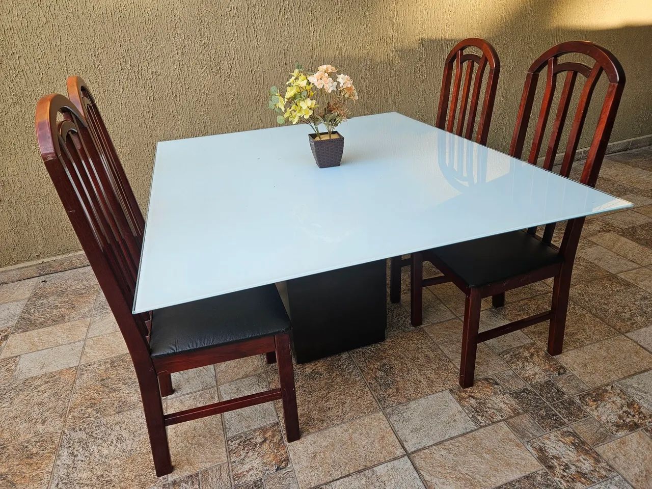 Mesa de vidro, com 4 cadeiras, Entrego também!! - Foto 2