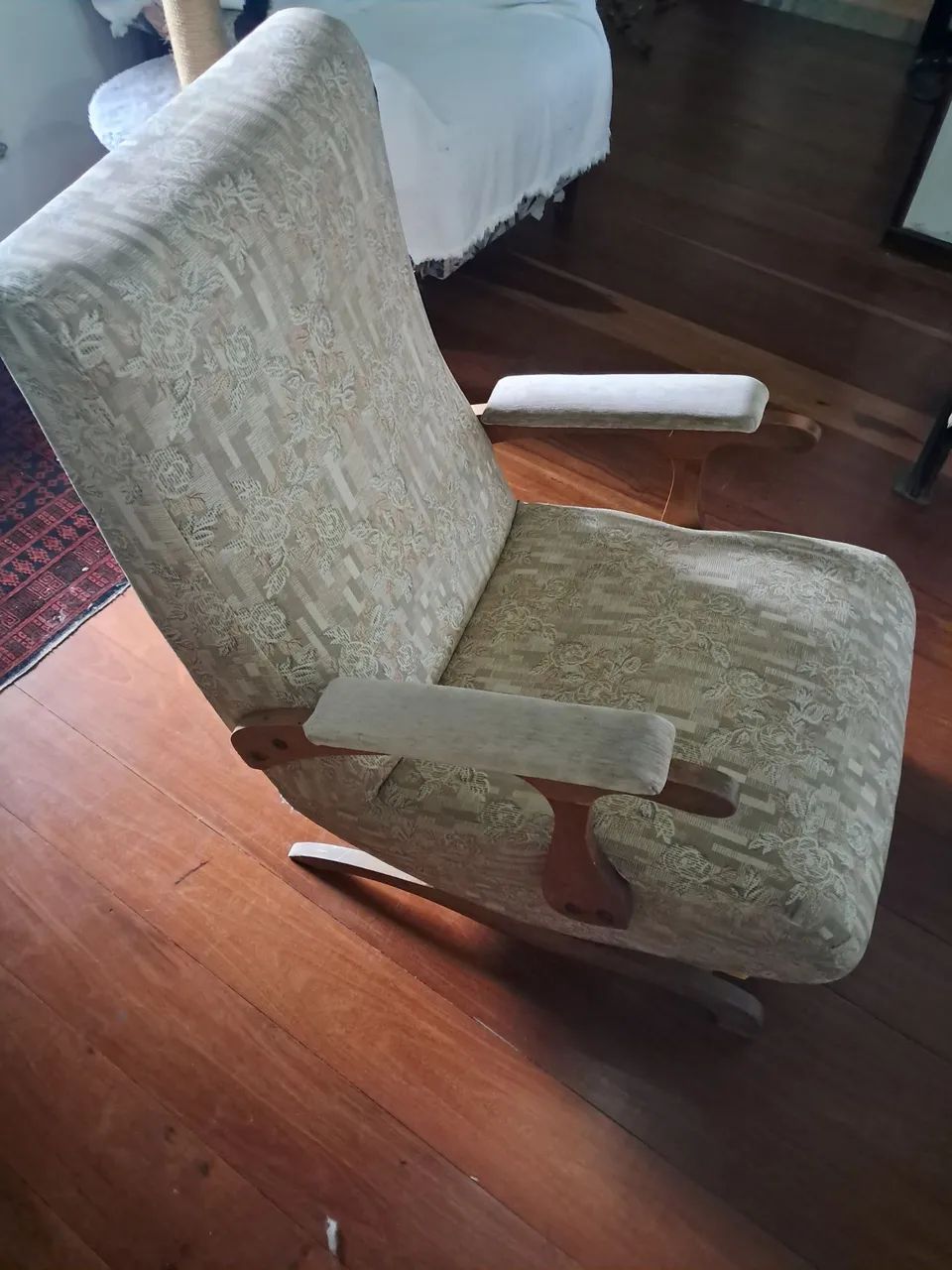 Vendo cadeira de balanço antiga 