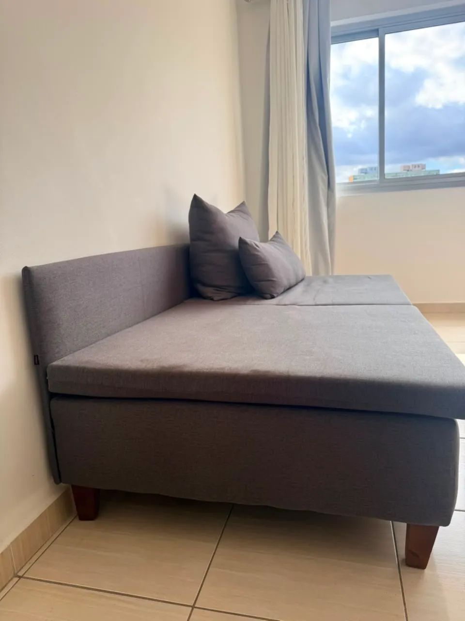 Sofá cinza de linho  - Foto 2