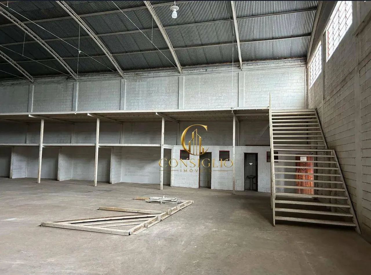 Galpão Comercial com 740m² de Área Construída em Terreno de 1.000m² - Foto 2