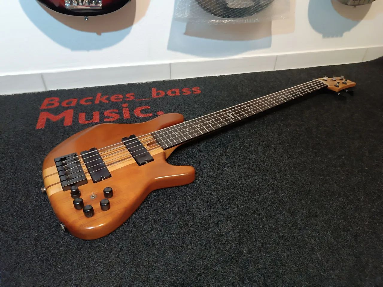 Vendo baixo luthier 5 cordas ativo  - Foto 5