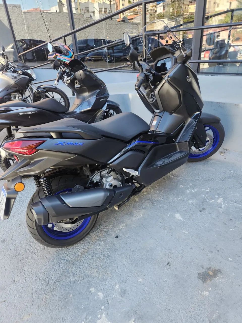 xmax 300 connected - Foto 4
