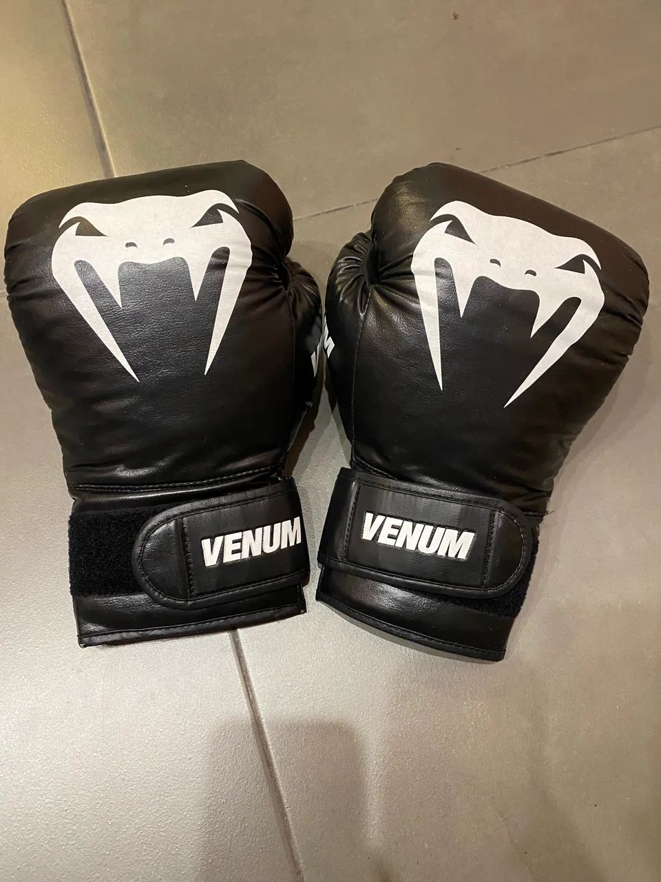 Luva de Boxe Venum 14 oz - Usada - Foto 2