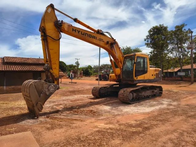 ESCAVADEIRA HYUNDAI 210 E CARRETA PRANCHA