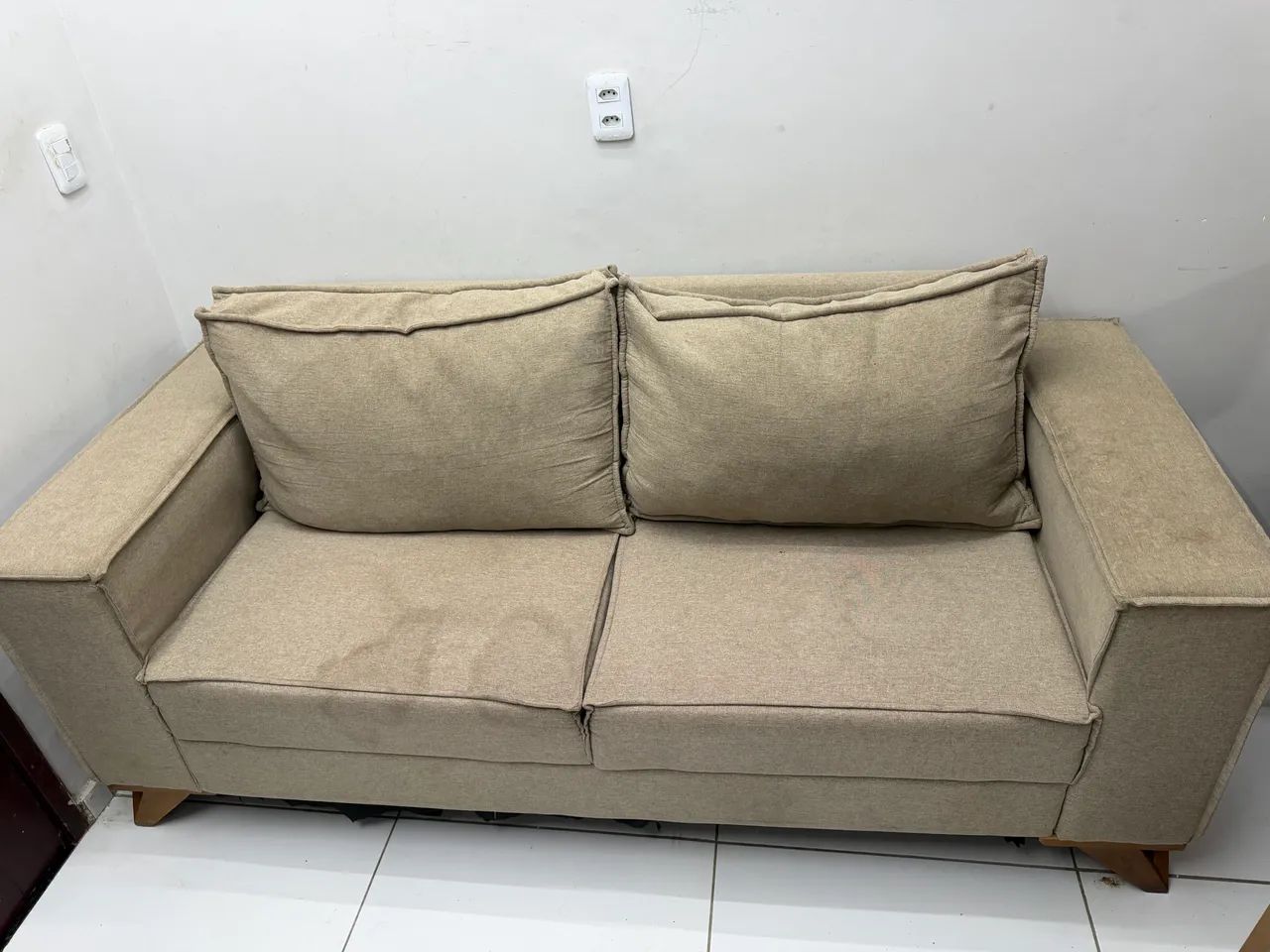 Sofá de linho/ precisa lavar 