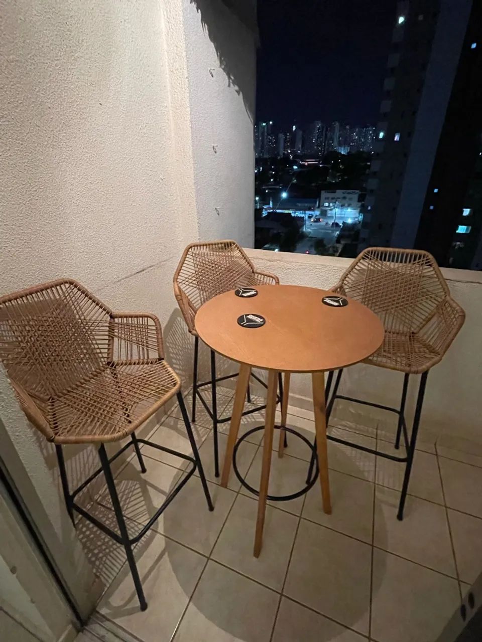 Mesa varanda + 3 cafeiras - Foto 2