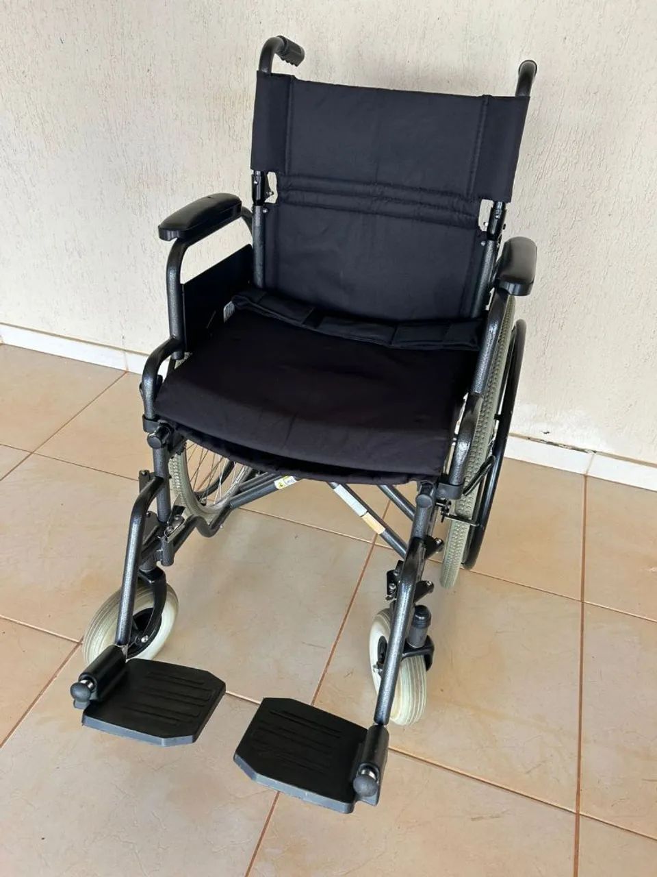 Cadeira de rodas dobrável - Foto 2