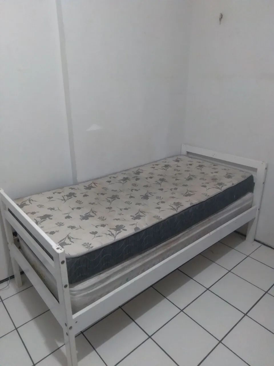 CAMA DE SOLTEIRO COM 2 COLCHÕES MADEIRA MACIÇA 