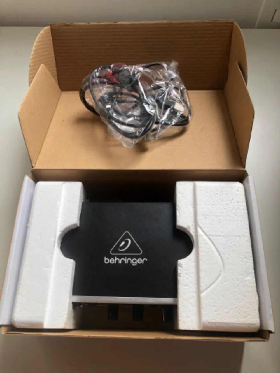 Interface de áudio USB Behringer U-Phoria UMC22  - Foto 3