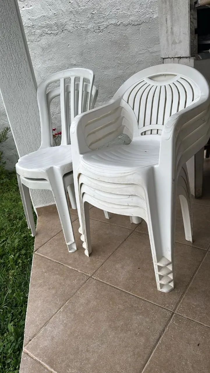 Cadeiras de plástico