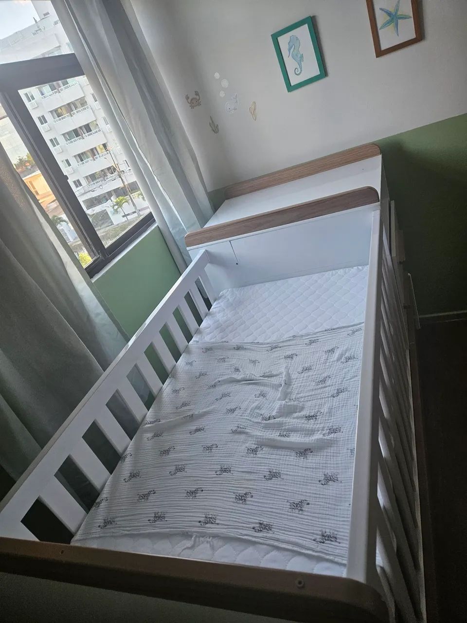 Berço 3 em 1 com trocador e colchão (vira cama) - Foto 5