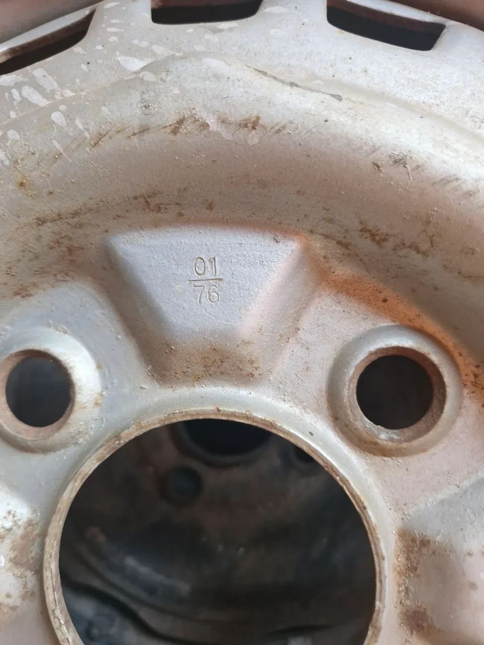 Roda original Fusca com logo VW e data - Foto 2